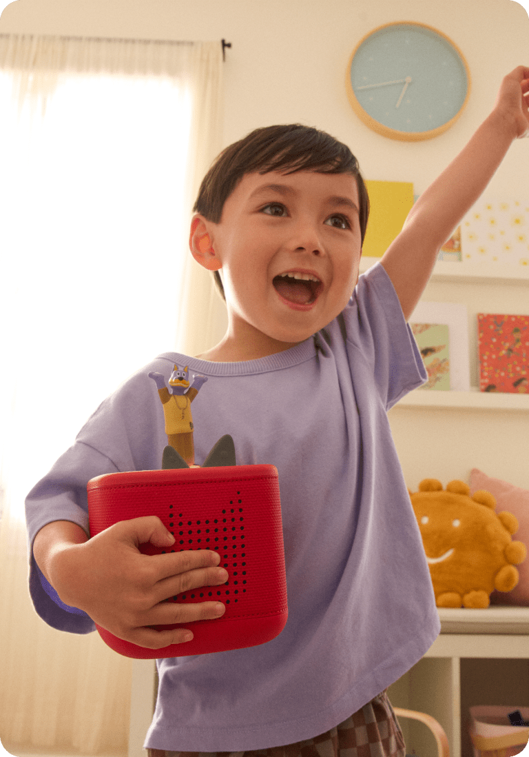 child listening to doggyland tonie on a red toniebox 2
