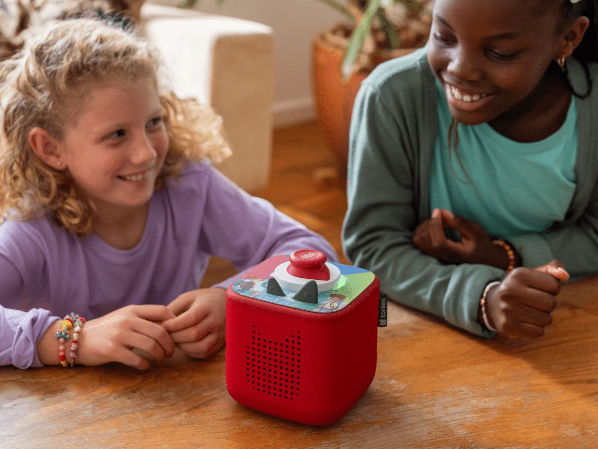Kids playing with a red toniebox 2 and mystery mavericks toniplay