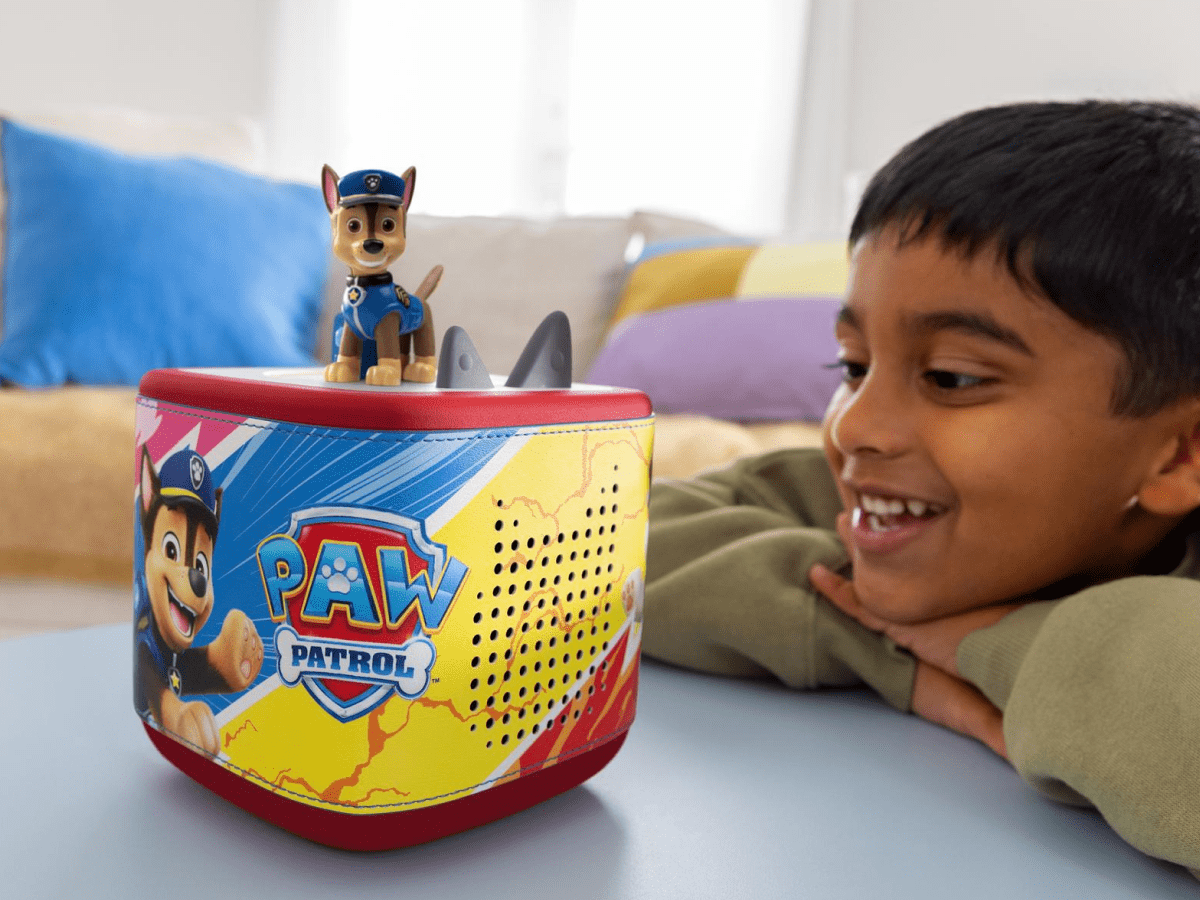 Child playing with PAW Patrol Sleeve on a red Toniebox 2 and Chase