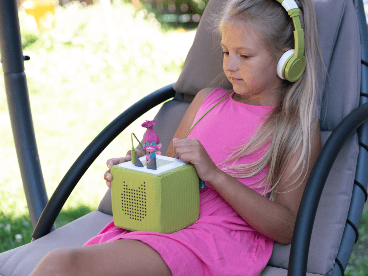 Child Playing With Trolls: Poppy Tonie