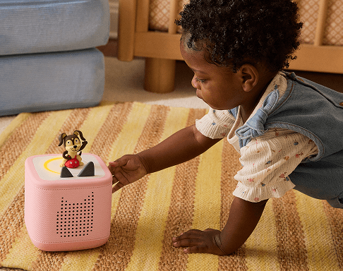 young child with the playtime puppy tonie playing on a pink toniebox 2