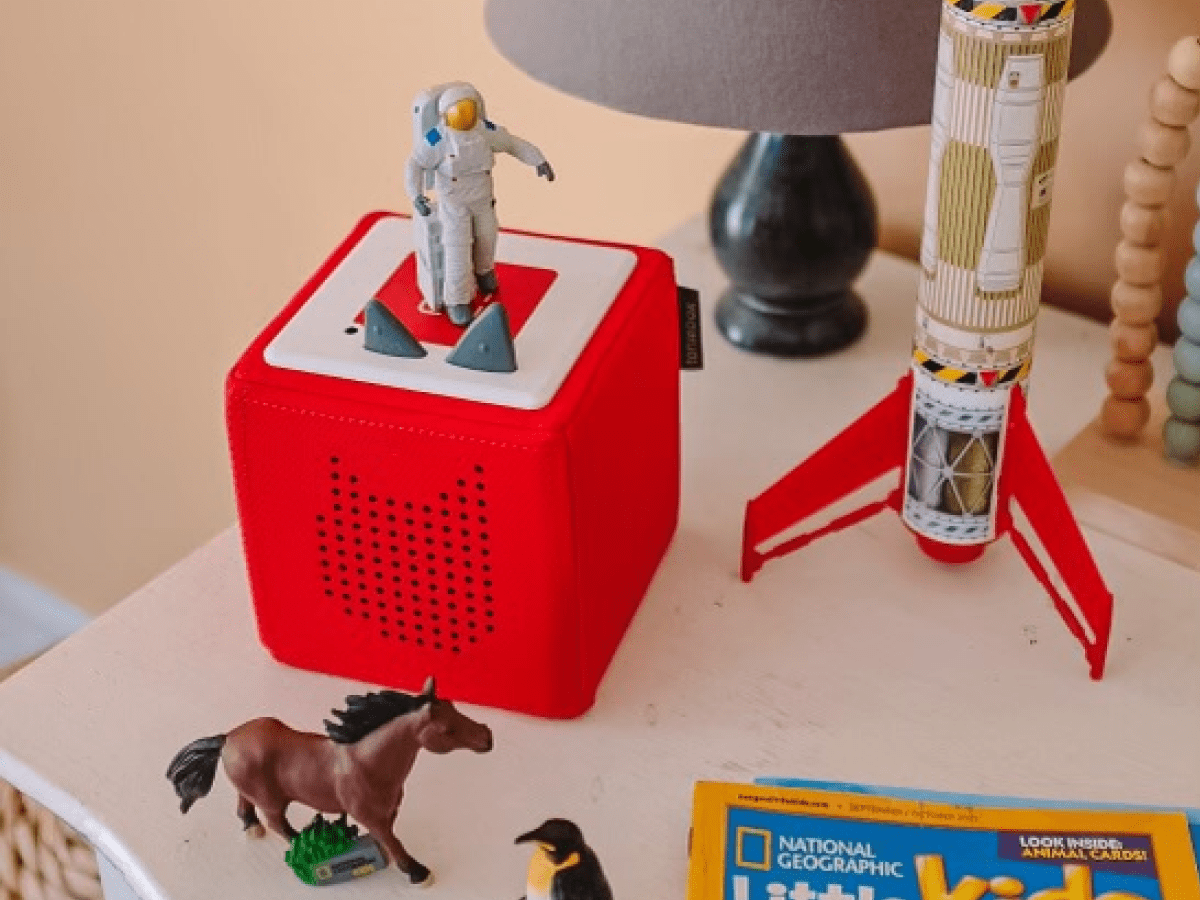 Child Playing With National Geographic Kids: Astronaut Tonie