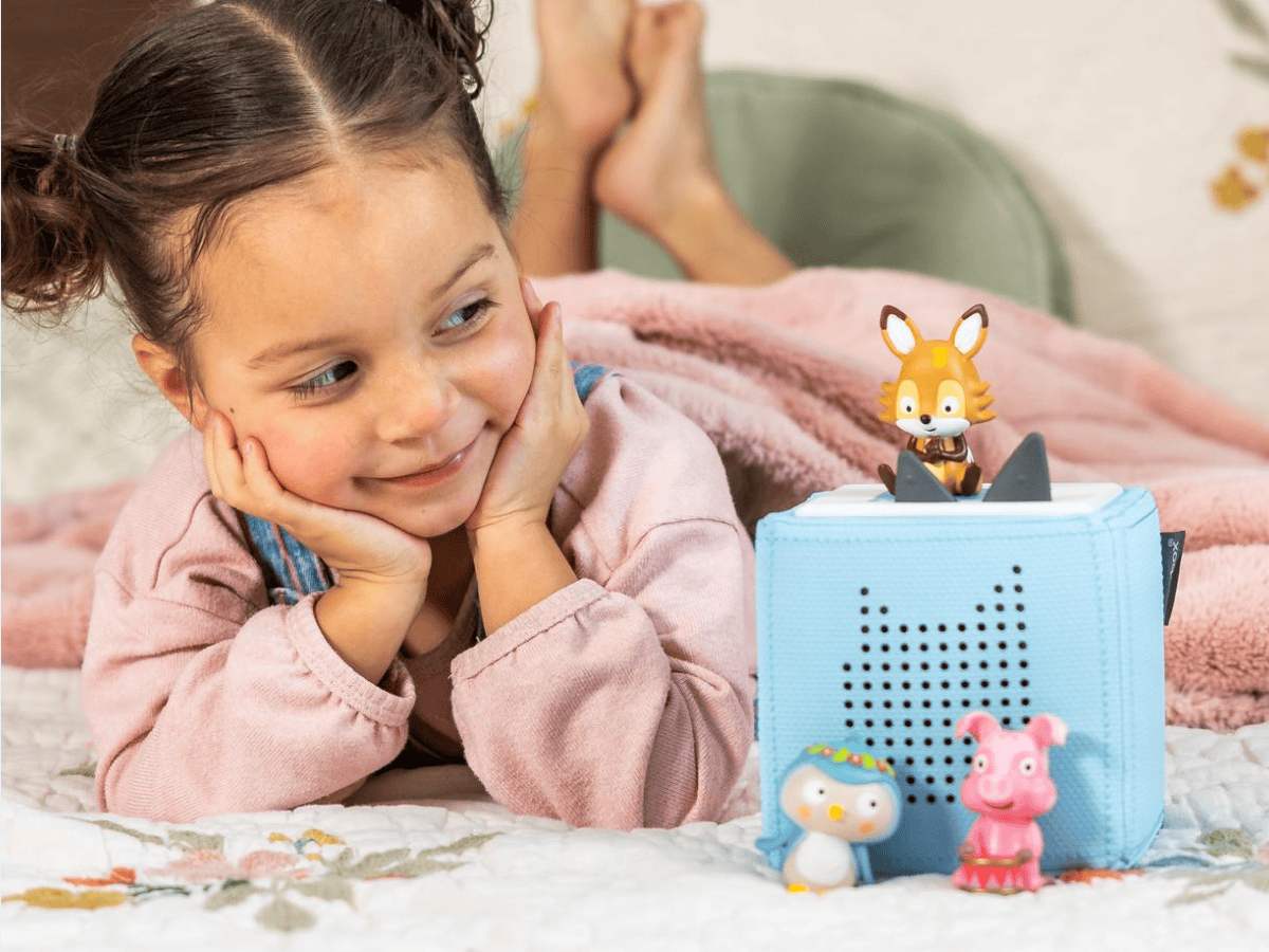 Child Playing With Canciones Para Contar Audio Figurine And Toniebox 2