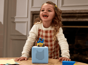 Child Playing With Sesame Street - Cookie Monster (Spanish)