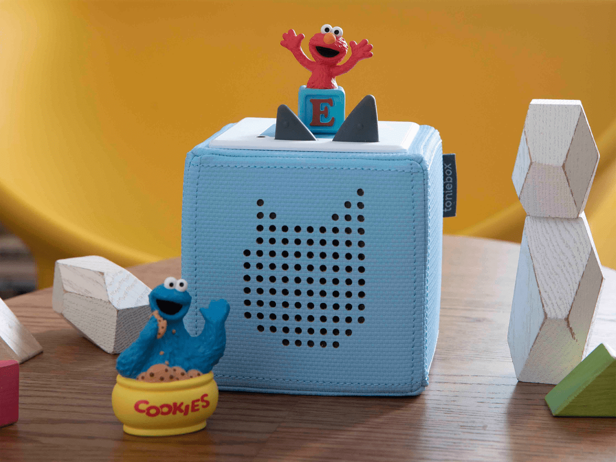Child playing with Sesame Street: Elmo Tonie