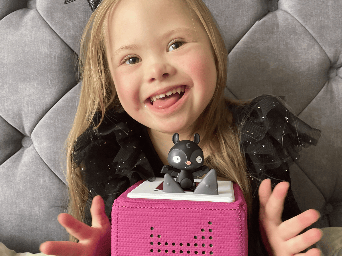 Child Playing With Favorite Children'S Songs: Halloween & Spooky Songs Tonie