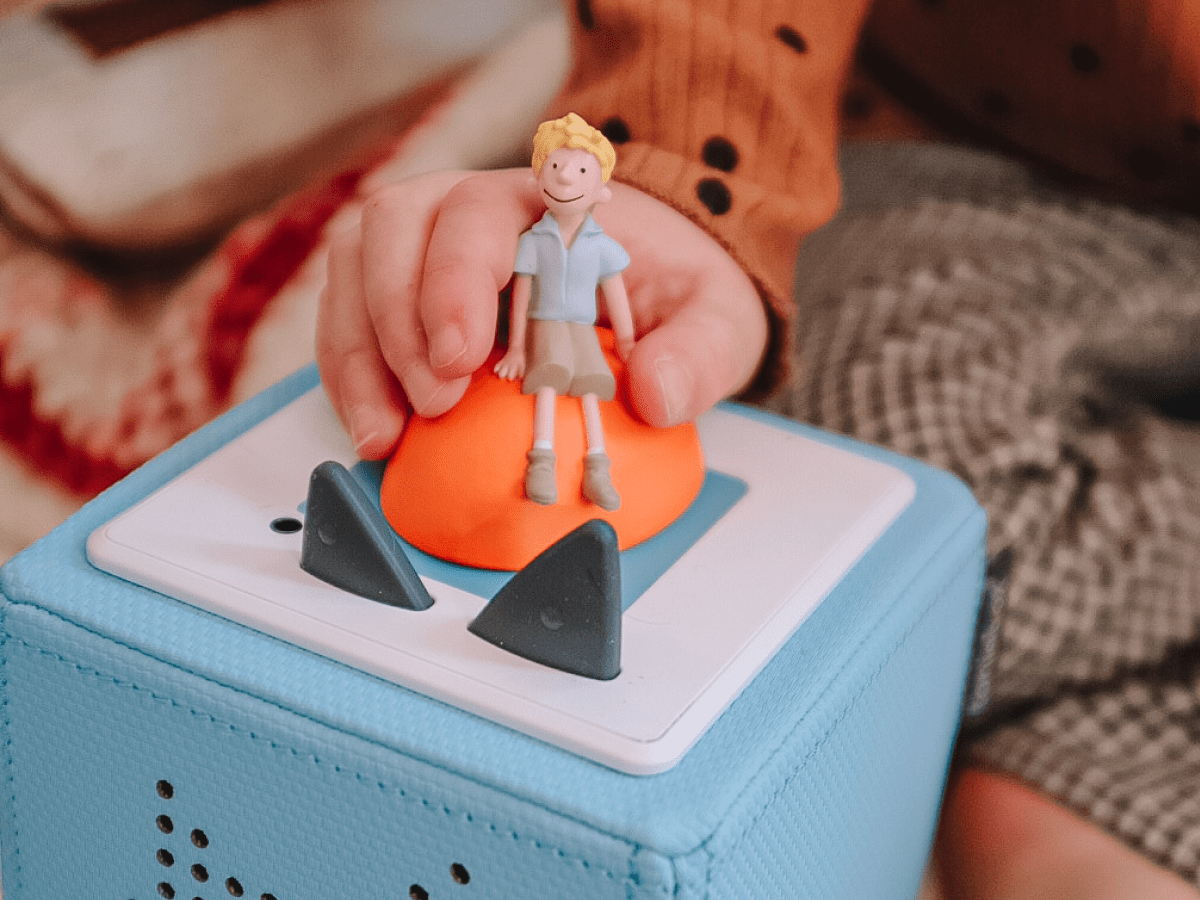 Child Playing With Roald Dahl: James & The Giant Peach Tonie