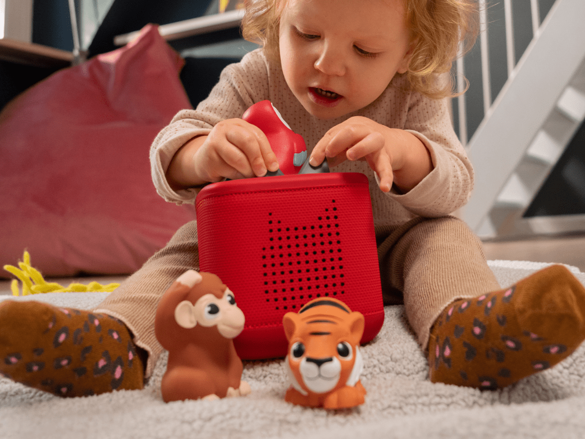 Child playing with Jungle my first tonies set audio figurines and Toniebox 2