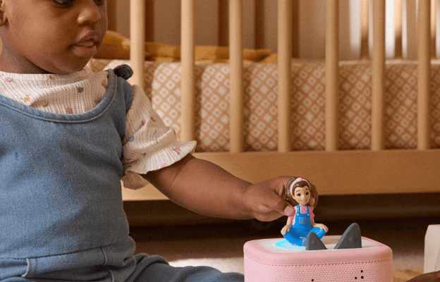 child listening to the ms rachel tonie on a pink toniebox 2