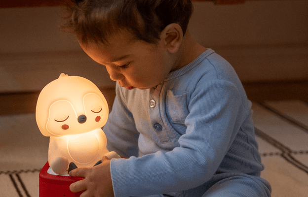 Child playing with tonies night light and red toniebox 2