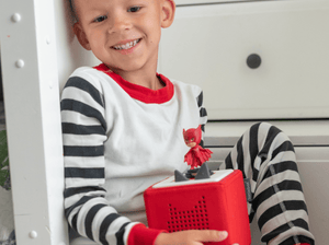 Child Playing With Pj Masks: Owlette Tonie