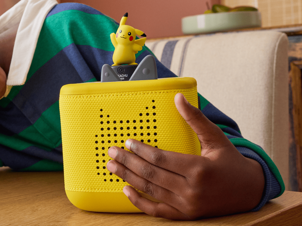 child holding the Pokémon Pikachu Tonie and a toniebox 2
