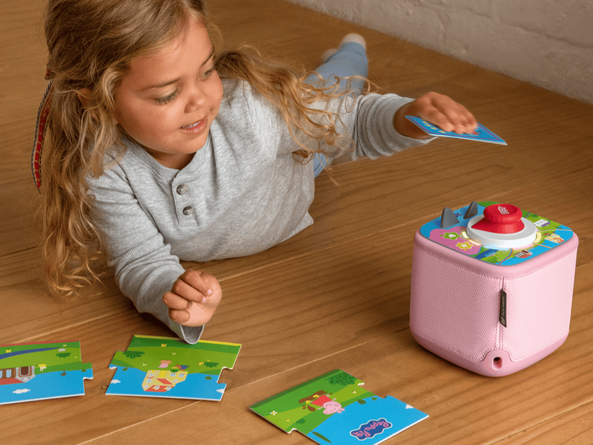 child playing with Tonieplay Peppa Pig-Playdate with Peppa and a pink toniebox 2