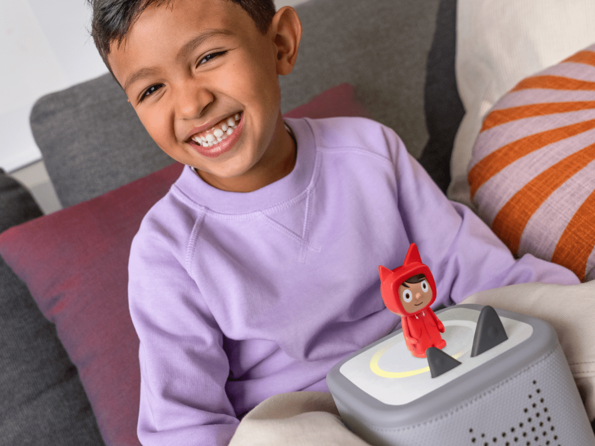 Child Playing With Red With Medium Hue Creative-Tonie