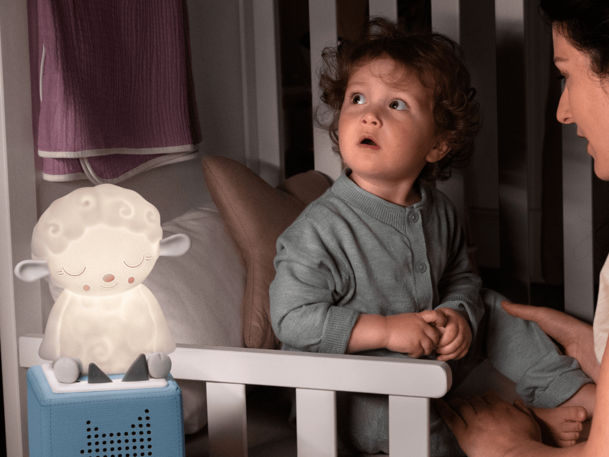Child playing with Sleepy Friends: Sleepy Sheep Night Light Tonie audio figurine and Toniebox 2