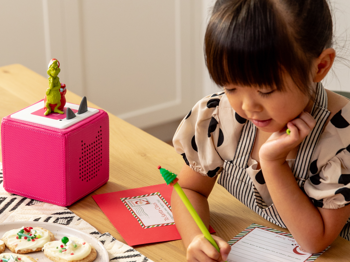 Child Playing With Dr. Seuss: How The Grinch Stole Christmas! Tonie