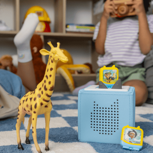 children playing with clever tonies and toys and a blue toniebox