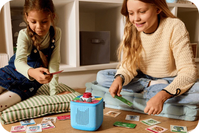 Kids playing a Tonieplay Game with Blue Toniebox 2 and controller