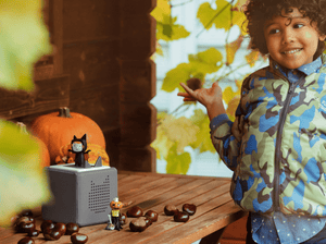 Child Playing With Vampire Creative-Tonie