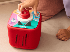 Child Playing With Lalalinos: Your Day In Bumbaloo - Tonieplay Game And Tonieplay Controller