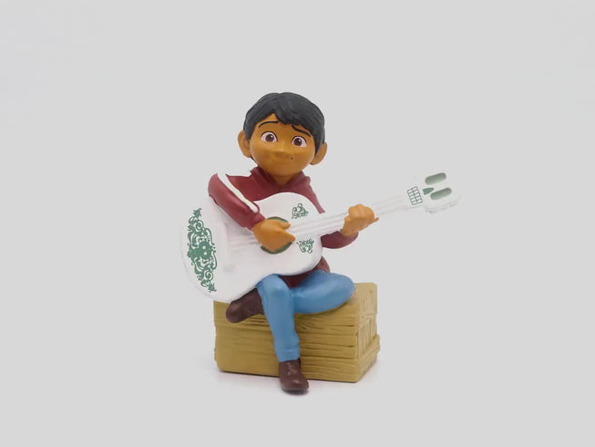 Coco | 360 rotation image