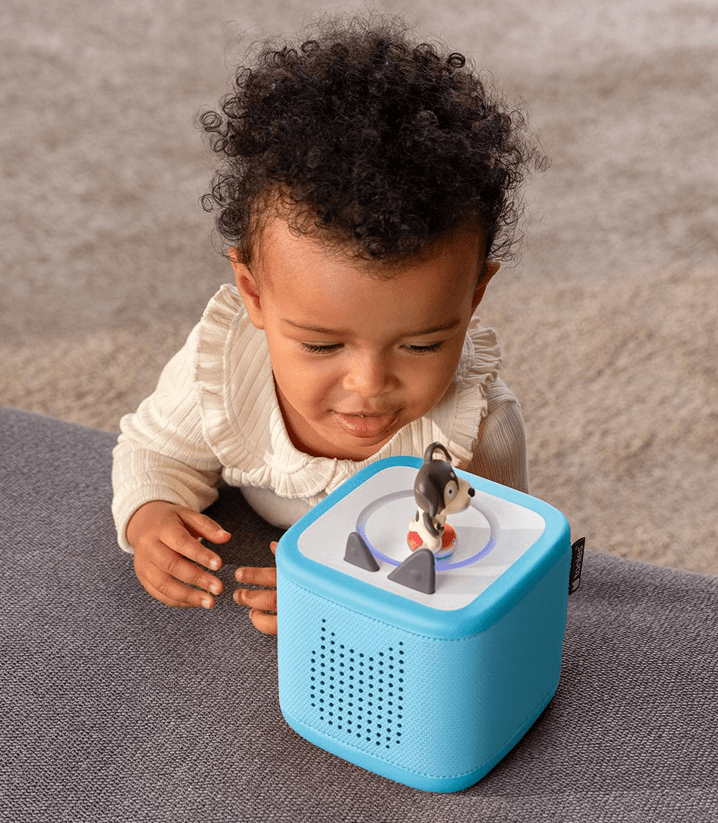 young child listening to a Tonie on the Toniebox 2