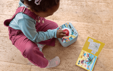 child playing lalalinos tonieplay game with tonieplay controller on blue toniebox 2