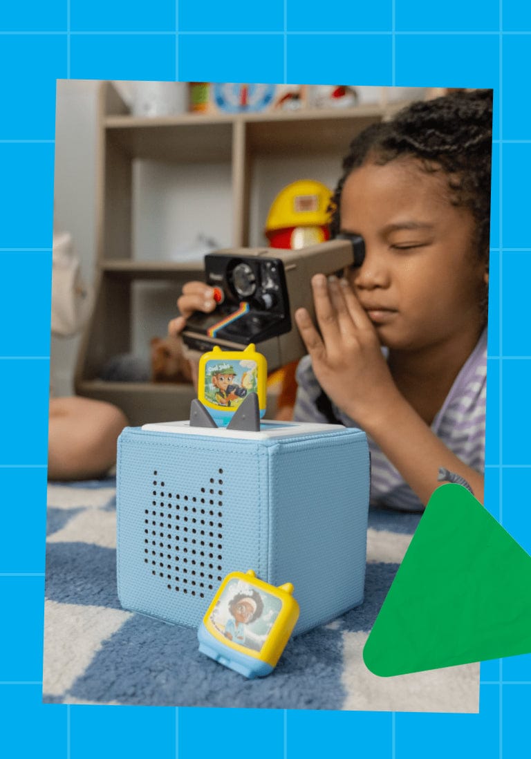 child playing with a camera while listening to Clever Tonies